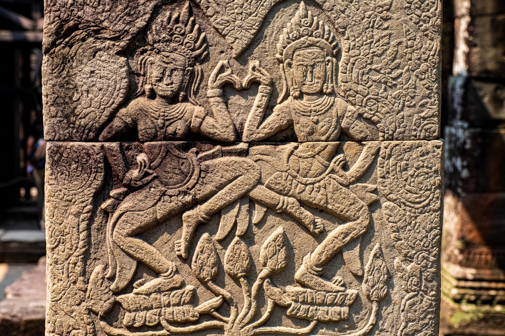 sulle mura di angkor ballerine apsara cambogia