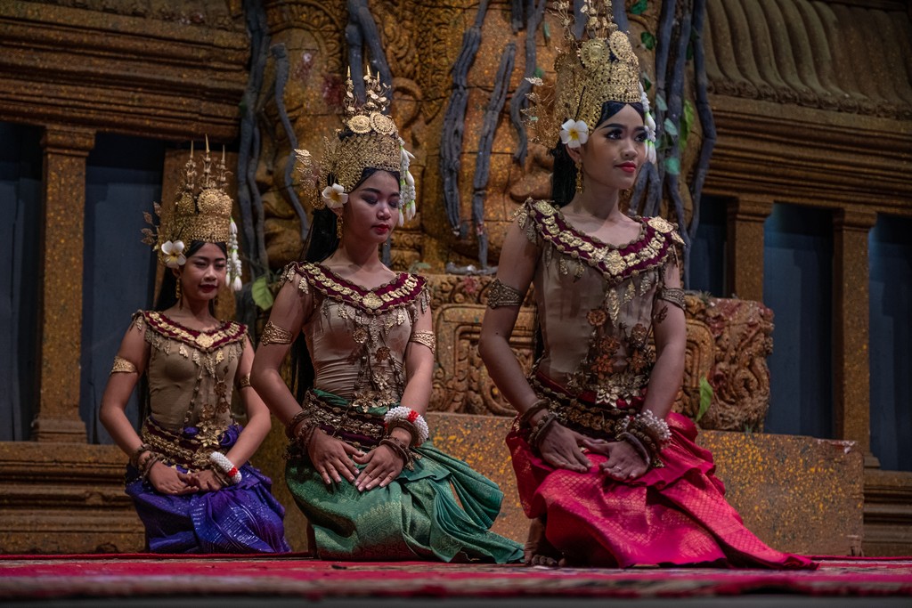 spettacolo di ballerine apsara cambogia