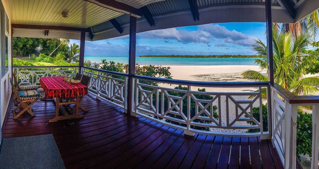 Polinesia Francese fai da te terrazza vista mare con tavolo e sedie