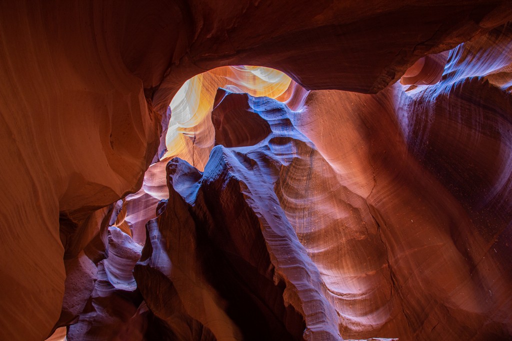 rocce di diversi colori e forme