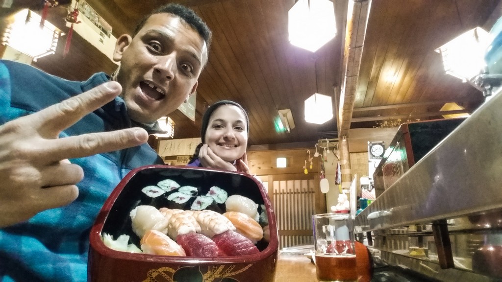 coppia con sushi
