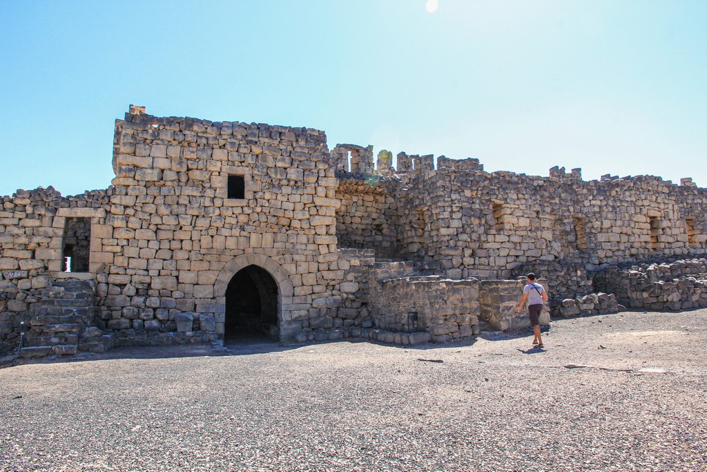 antica fortezza con muretti a secco