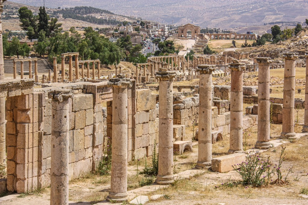 colonne in piedi e resti archeologici