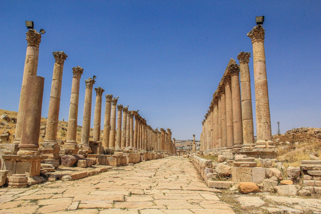 Guida alla visita di Jerash cardo con le colonne