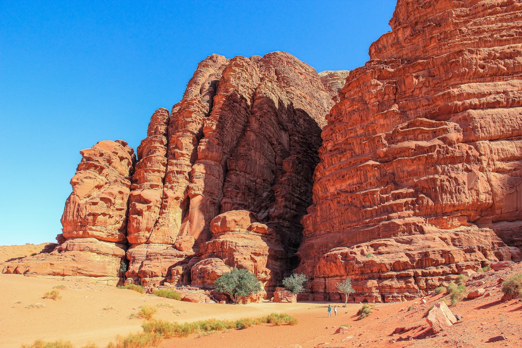 sabbia rossa e colline rocciose del deserto giordano