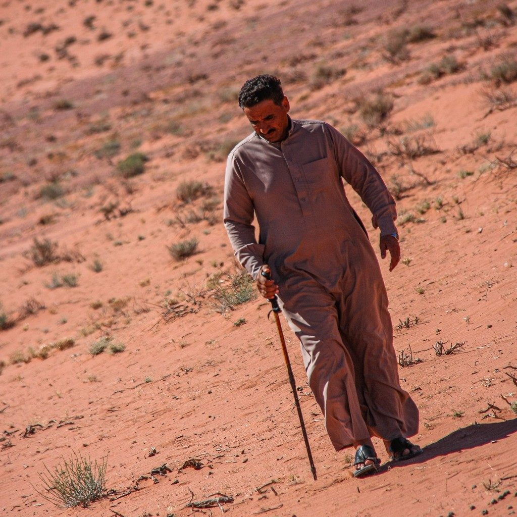 guida beduina nel deserto
