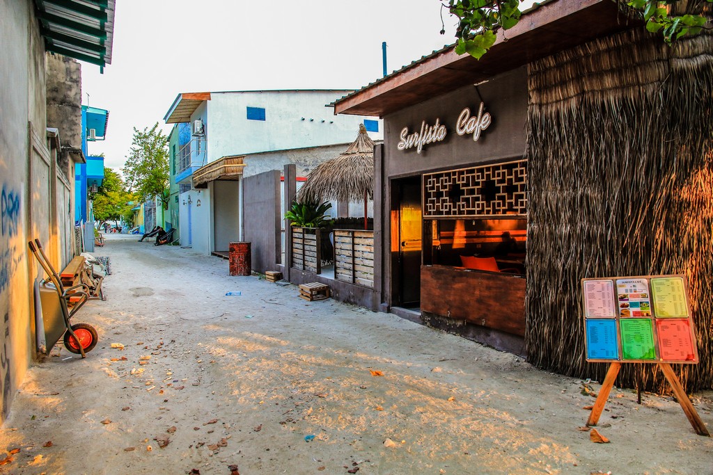 stradine di sabbia su isola maldiviana