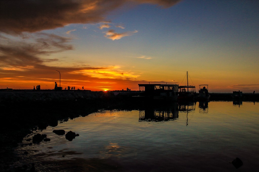 tramonto sul porto