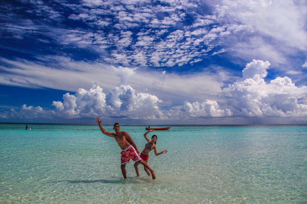 Gulhi Maldive fai da te coppia nella laguna azzurra