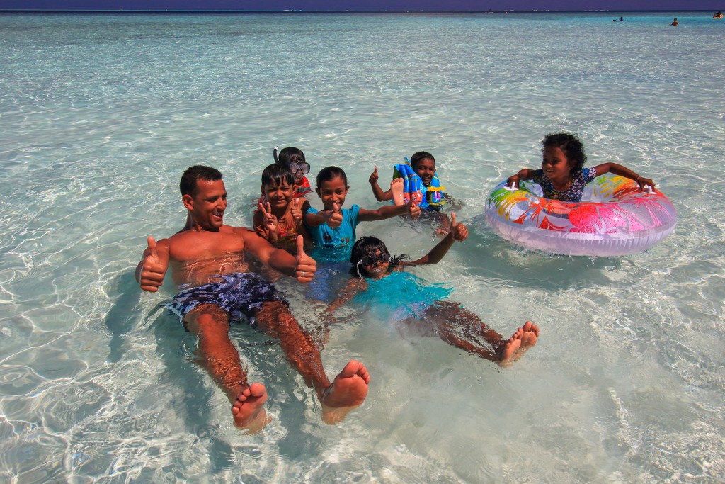 bambini in acqua