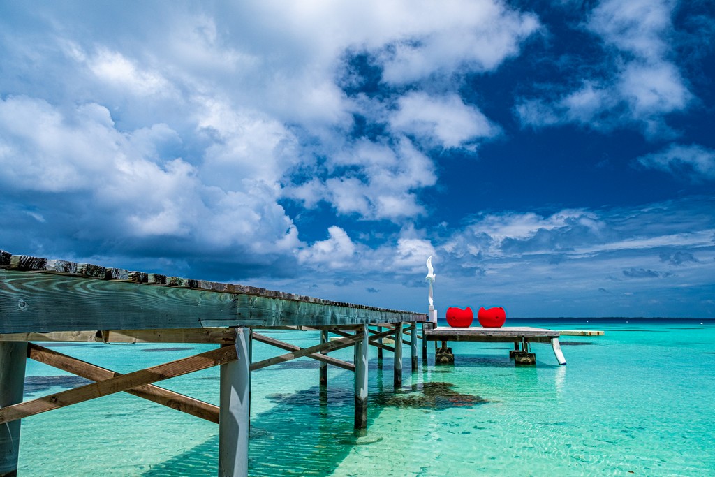 Dove dormire a Fakarava molo che si protende nell'acqua