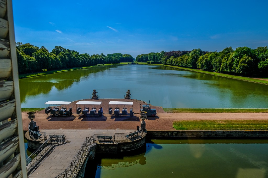 Vista del giardino e del Grand Etang dal piano superiore