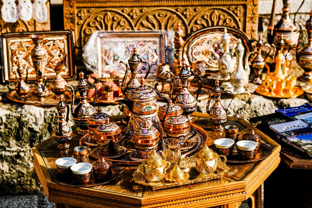tavolino con servizio da té in vendita bazar mostar