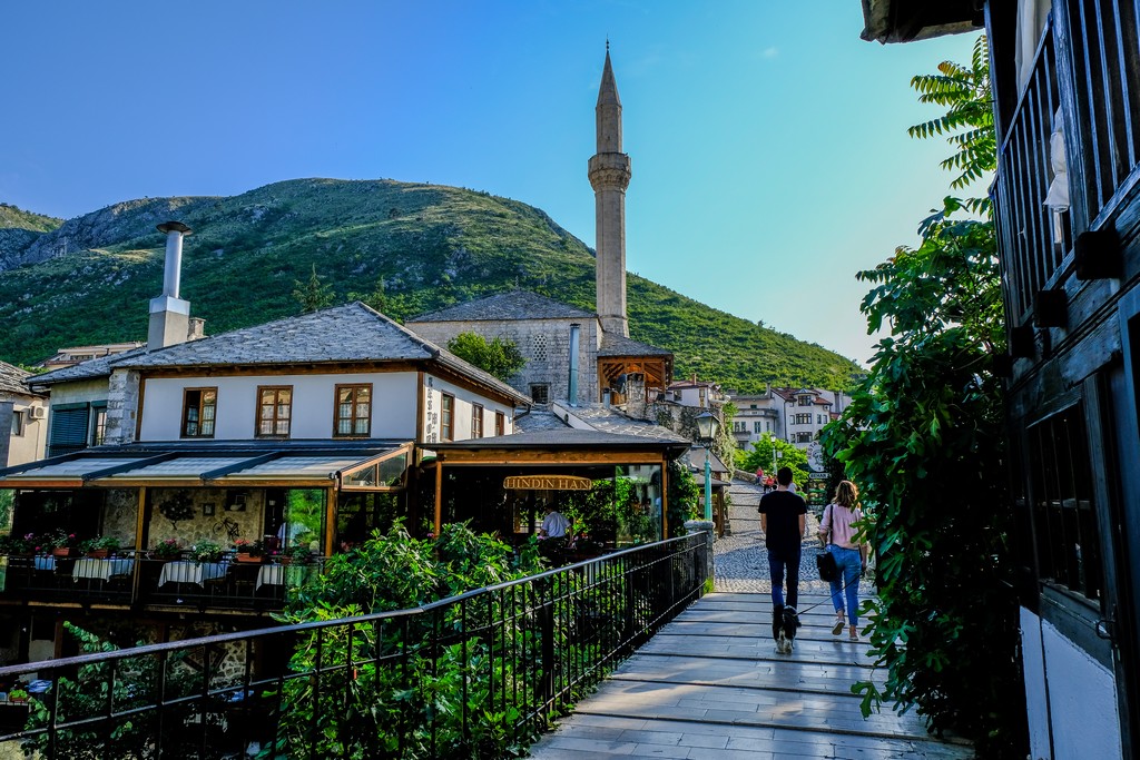 vista minareto moschea mostar tardo pomeriggio