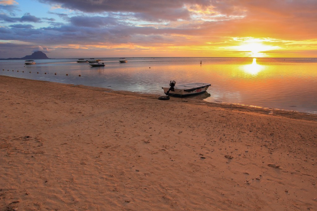 spiaggia al tramonto