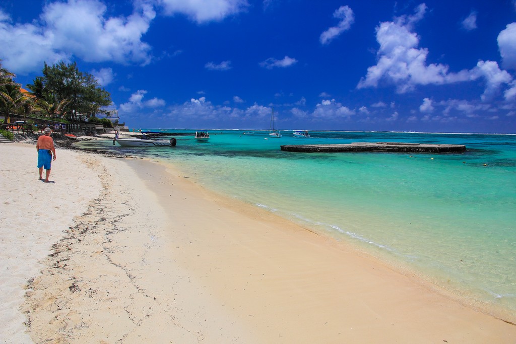 litorale spiaggia con mare turchese