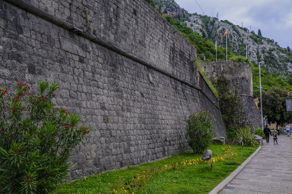 Visita alle bocche di cattaro Le mura della città di Kotor