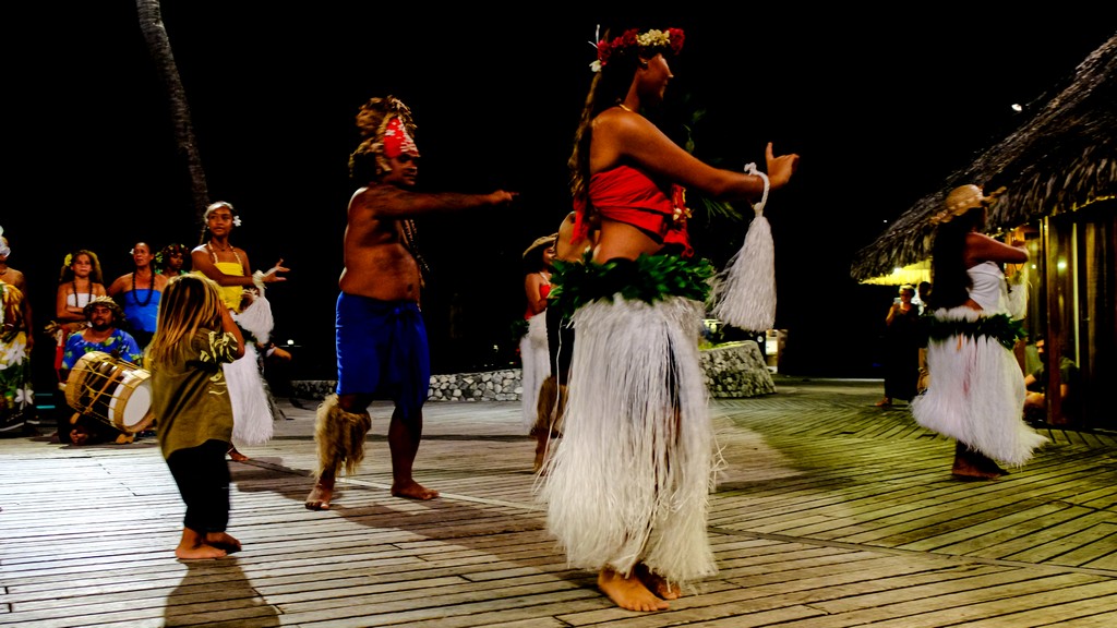 ballerini di danza tahitiana