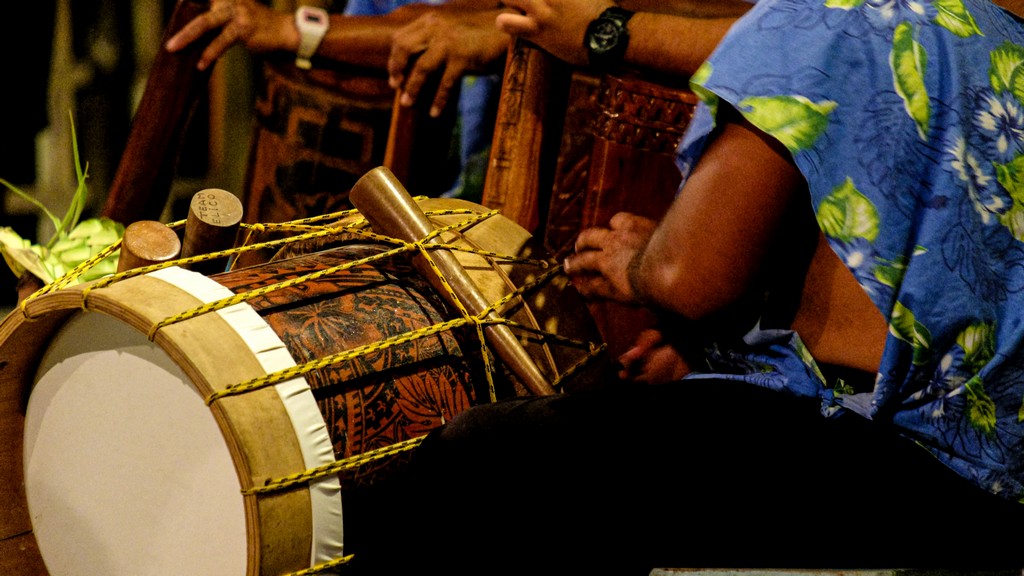 gruppo musicale di danza tahitiana con strumenti