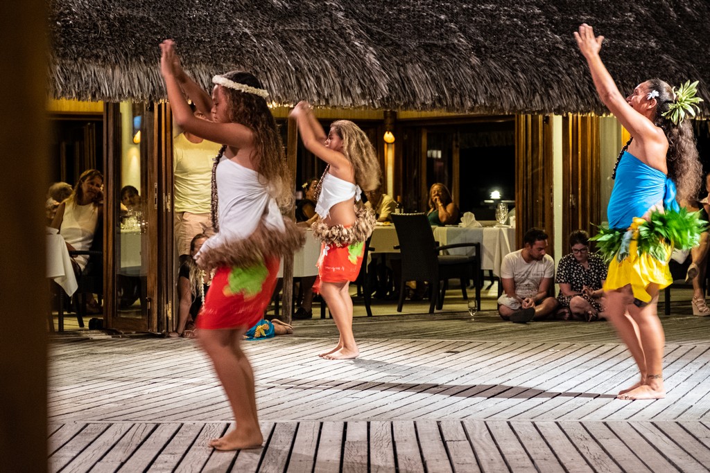 ballerini di danza tahitiana