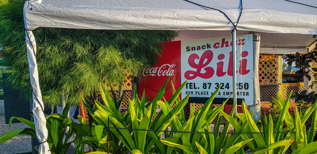 snack avatoru rangiroa