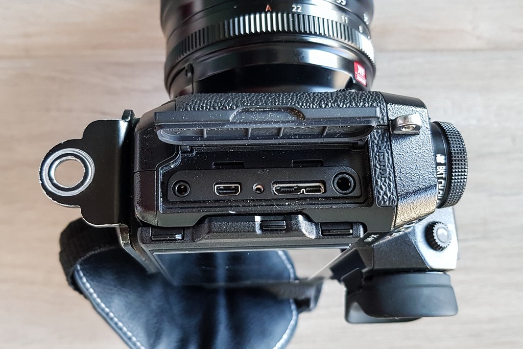 fotocamera mirrorless dal lato