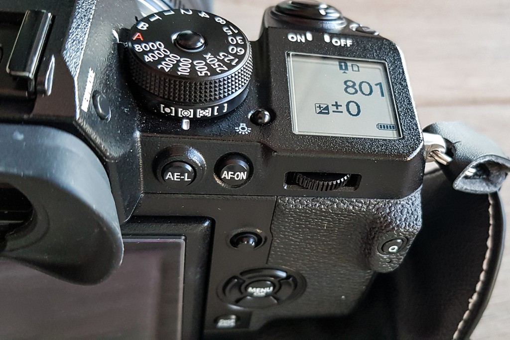 fotocamera mirrorless dal lato