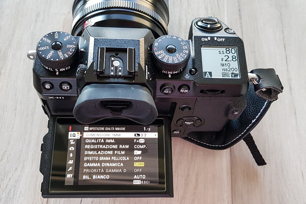 fotocamera mirrorless da sopra