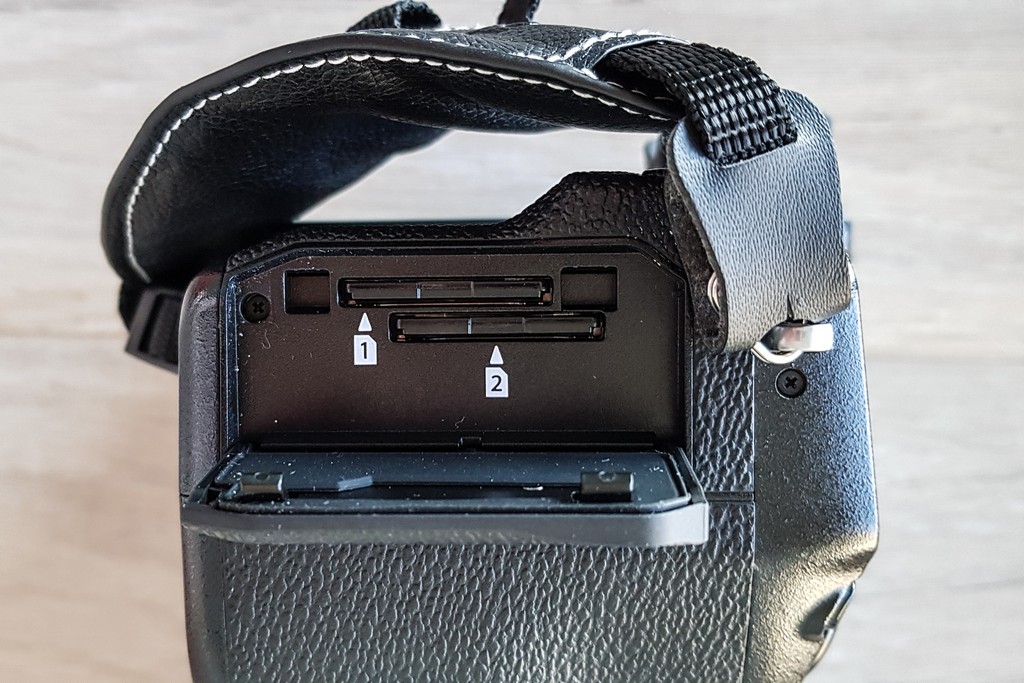 fotocamera mirrorless dal lato