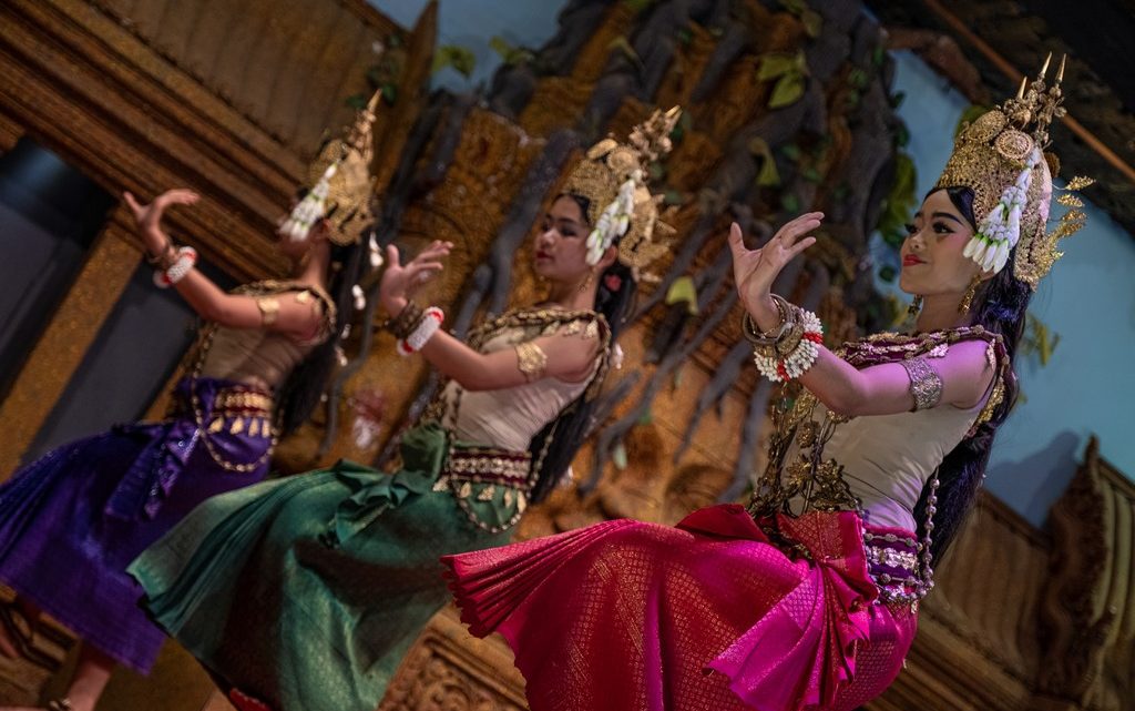 spettacolo di ballerine apsara cambogia