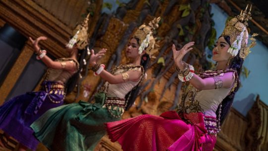 spettacolo di ballerine apsara cambogia