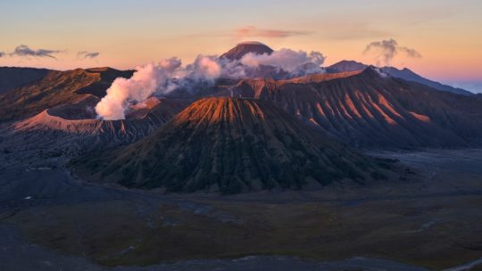 alba con vista sul Monte Bromo