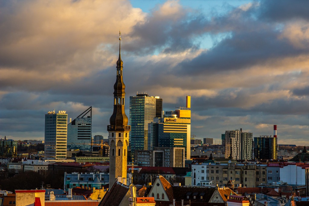 Vista dei grattacieli della città nuova dalla terrazza Kohtu