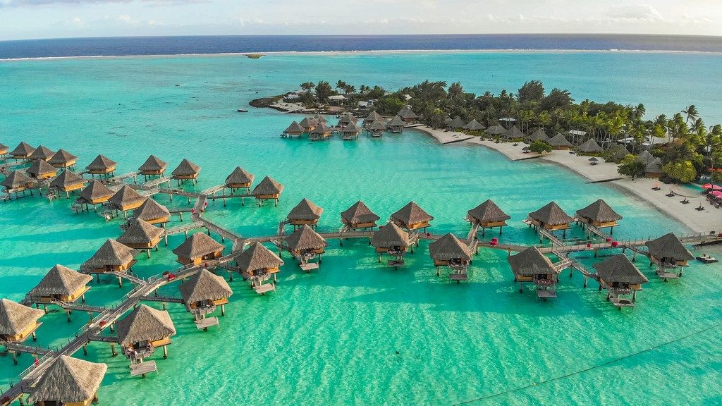 vista aerea di resort con overwater