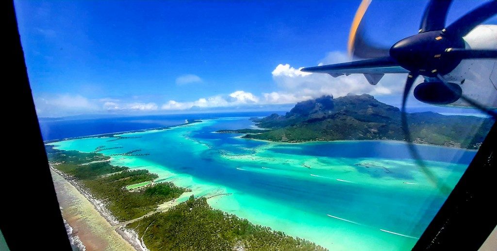 vista aerea della laguna di Bora bora