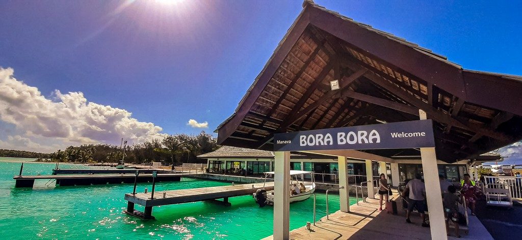 aeroporto di bora bora con moli