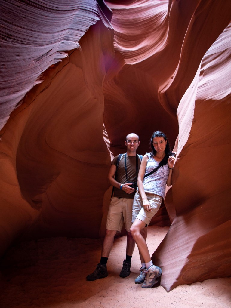 coppia in uno slot canyon