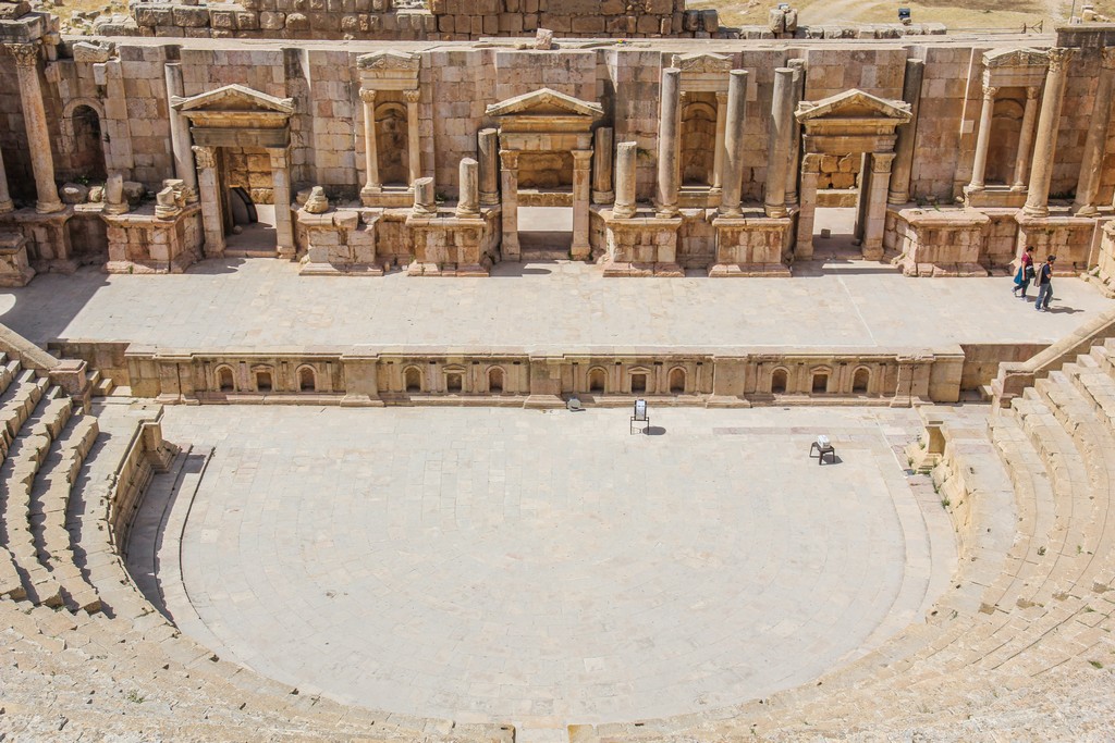 vista dell'antico teatro romano dagli spalti più alti