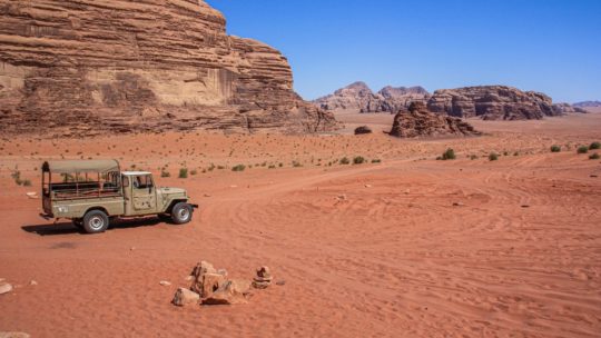 come organizzare giordania sabbia rossa e colline rocciose del deserto giordano con jeep