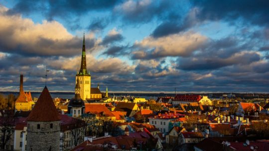 vista di tallinn dal bevedere di toompea