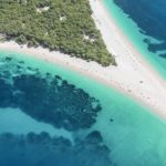 cosa vedere a Brač: vista aerea della spiaggia