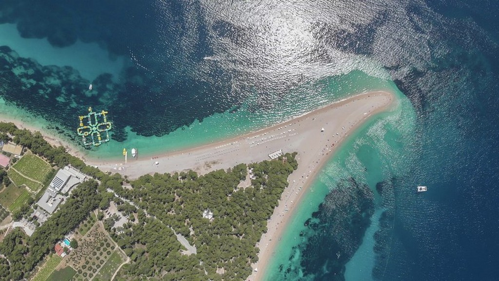 Cosa vedere a Brac: spiaggia vista dall'alto