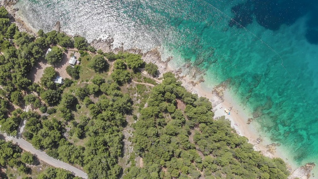 Cosa vedere a Brac: spiaggia vista dall'alto