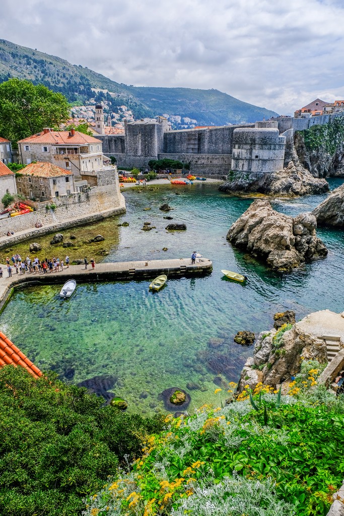 vista della baia con barche