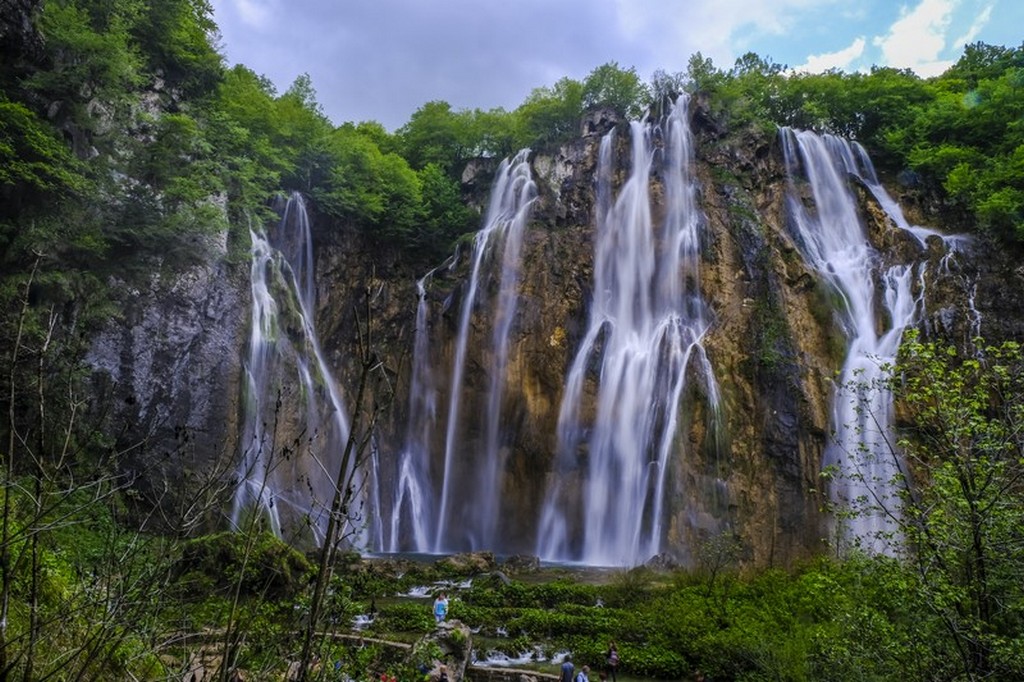 Guida laghi di Plitvice: cascata vista dal basso