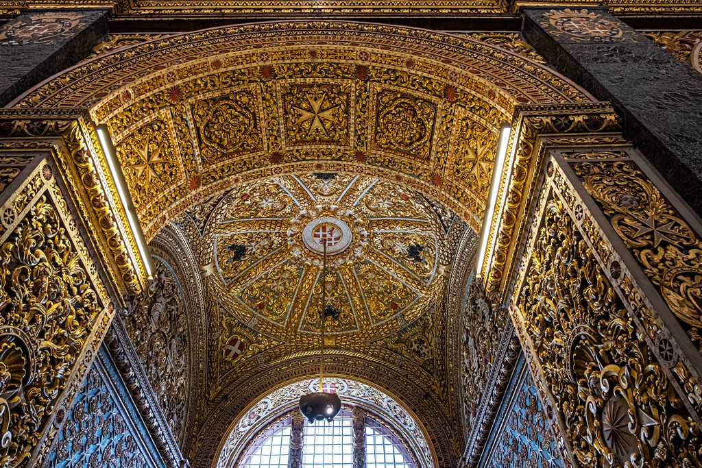Guida alla Co-Cattedrale di San Giovanni volta con decori dorati