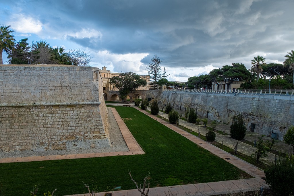 fossato diventato giardino