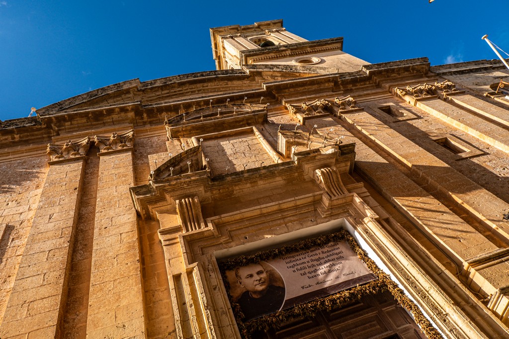 facciata di una chiesa