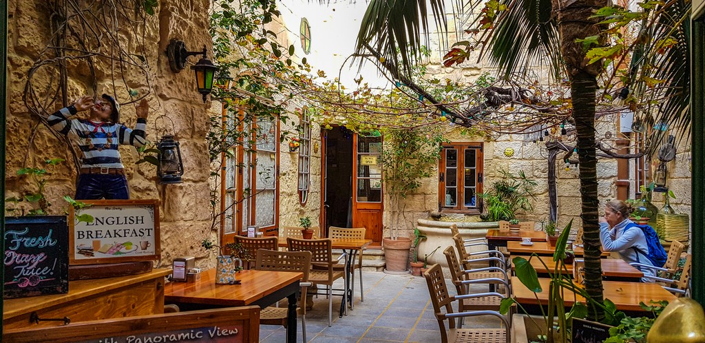 cortile di un ristorante