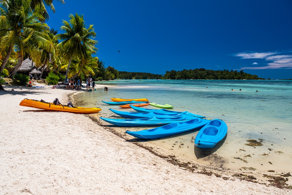 10 cose da non perdere a Moorea kayak in spiaggia